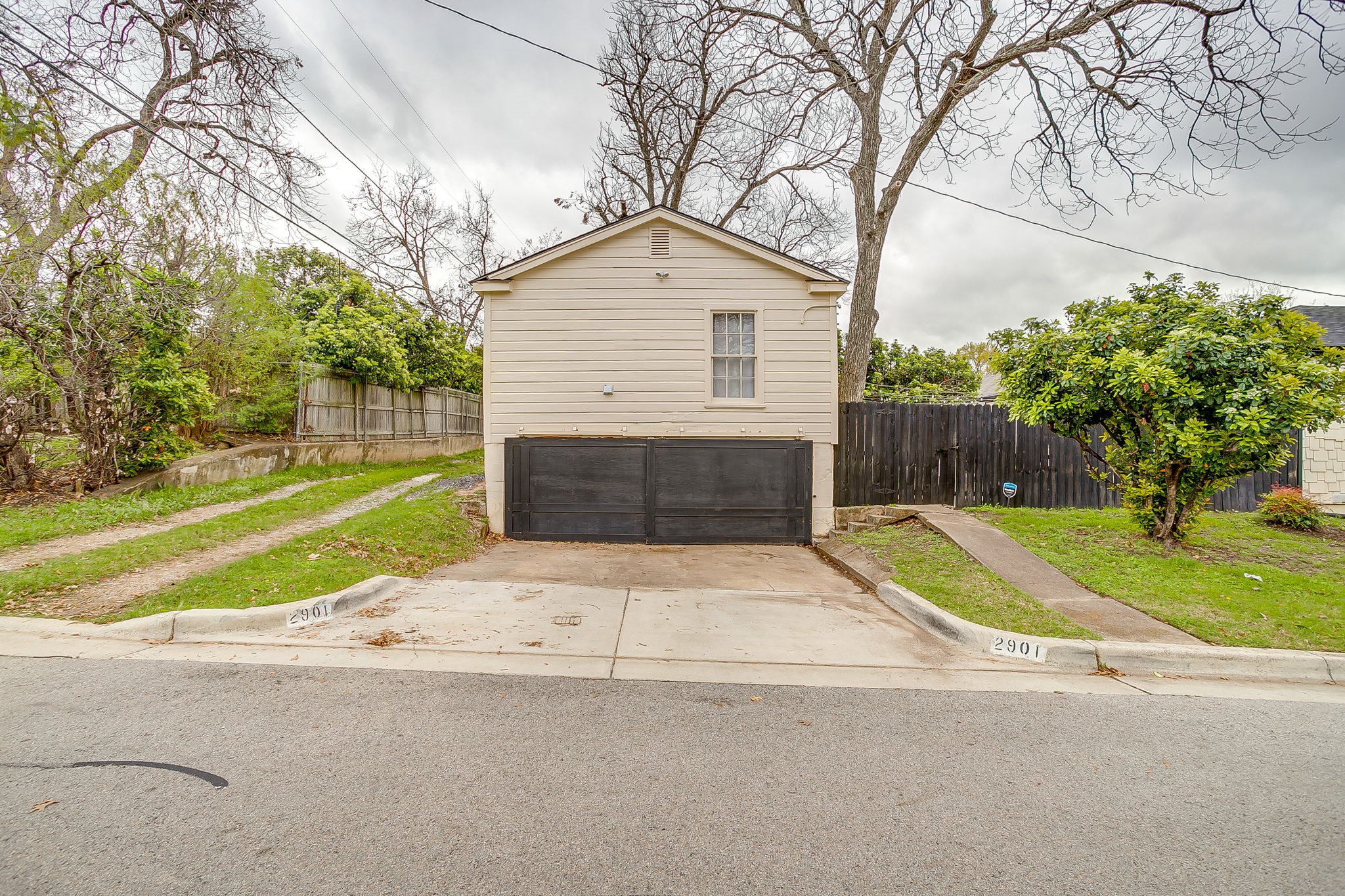 2901 Willing Avenue Fort Worth TX 76110