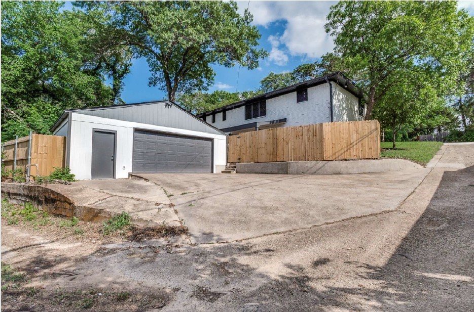 1409 Autumn Leaves Trail Dallas TX 75241