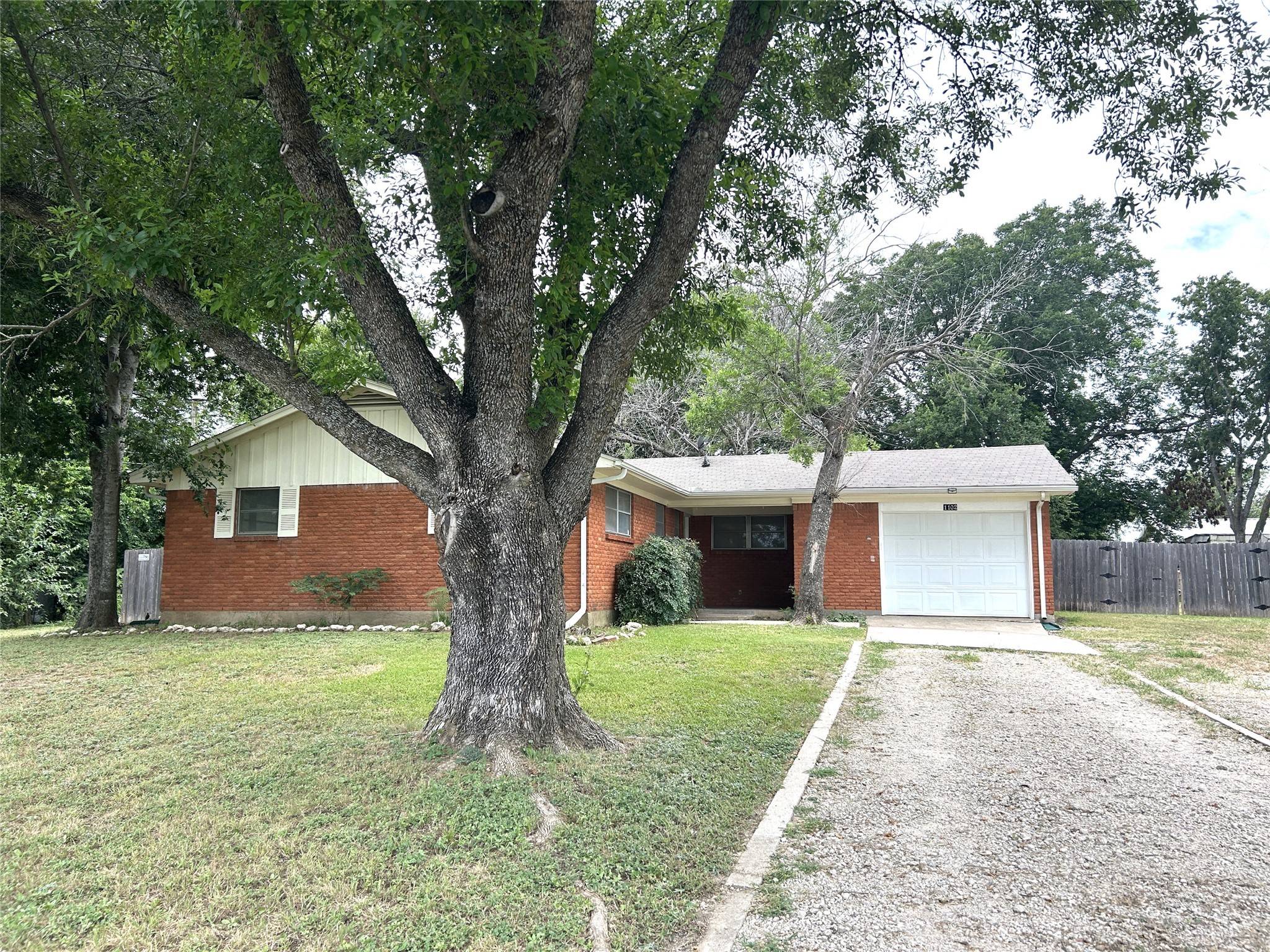 1102 S Louisiana Street Grandview TX 76050