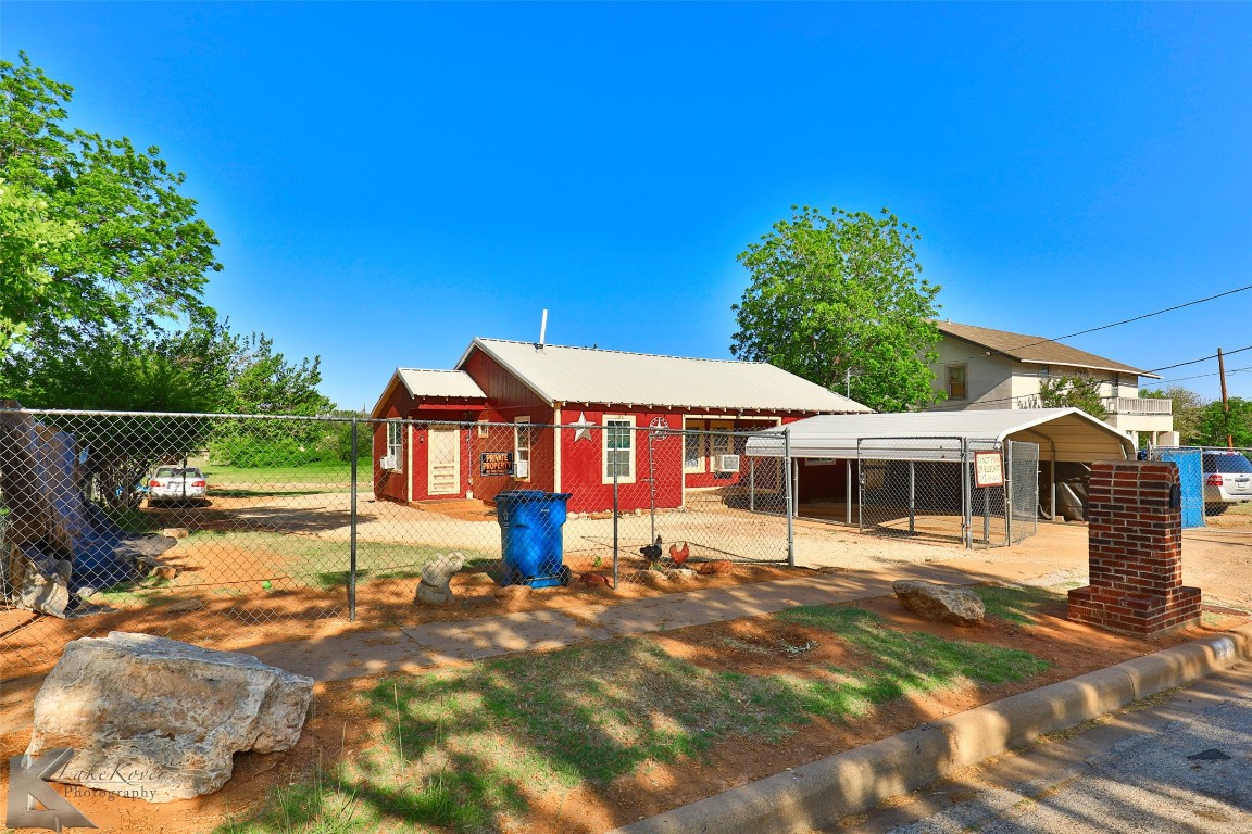 704 Bowie Street Sweetwater TX 79556