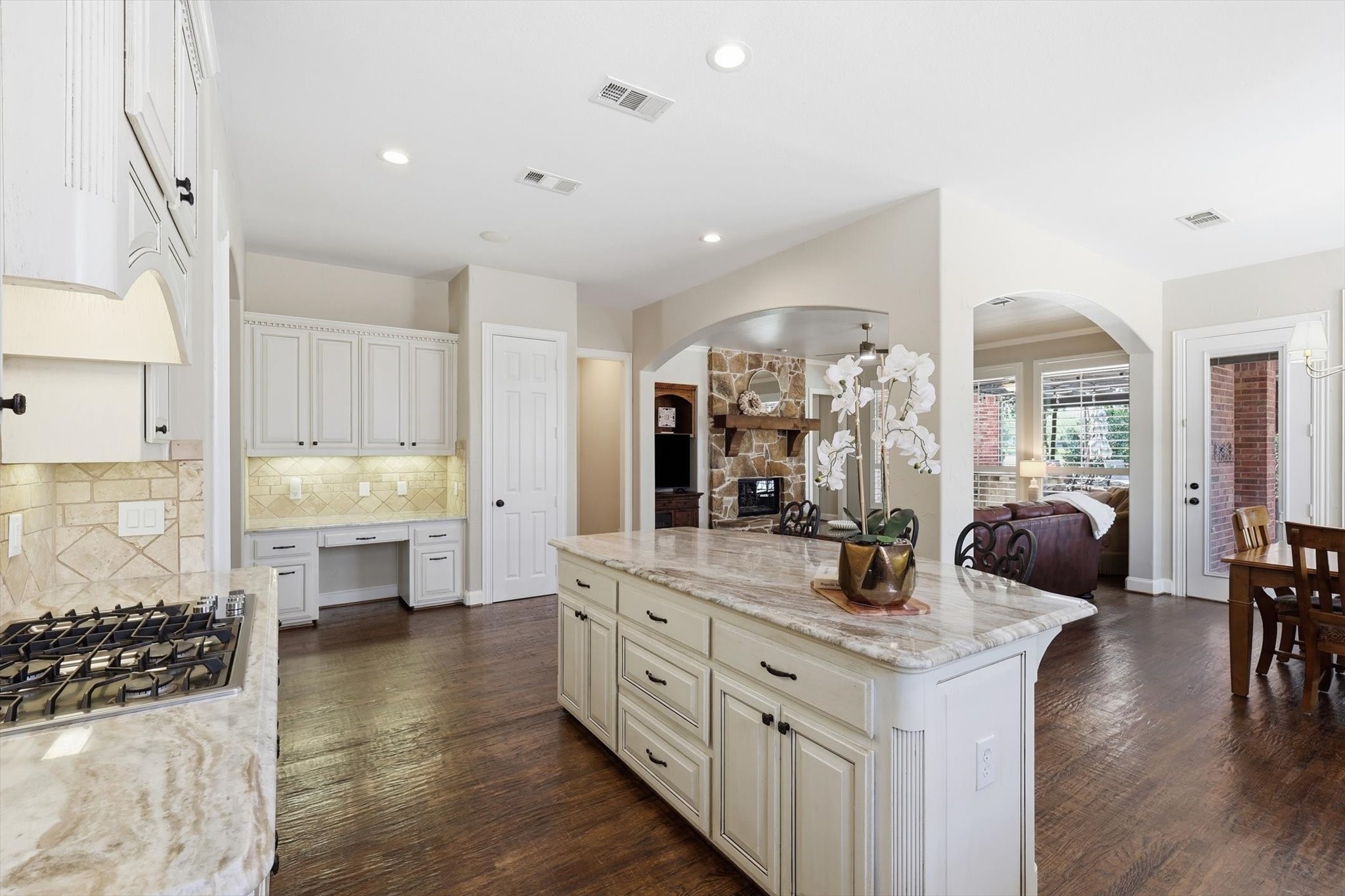 8980 Crockett Drive Lantana TX 76226