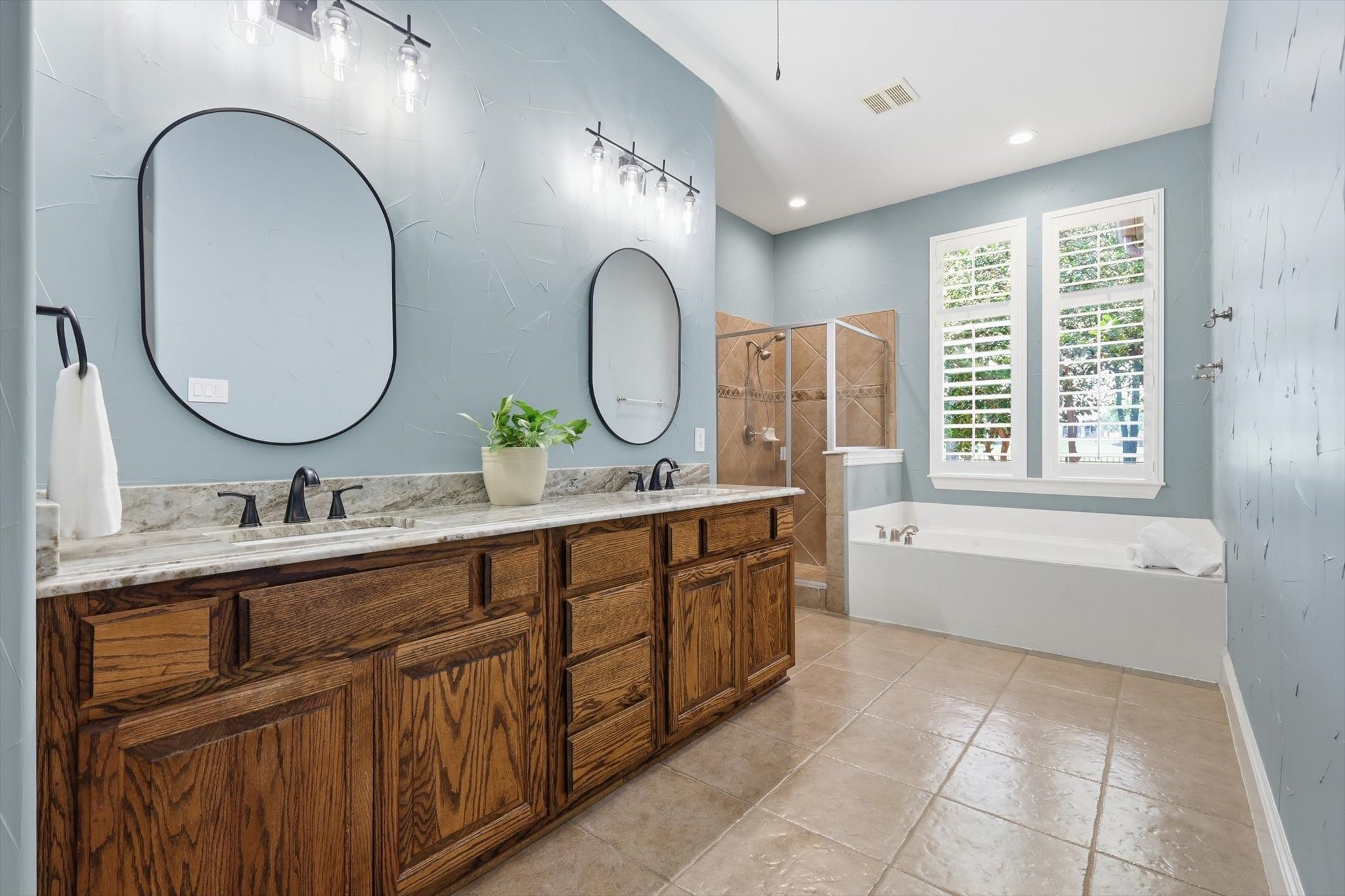 8980 Crockett Drive Lantana TX 76226