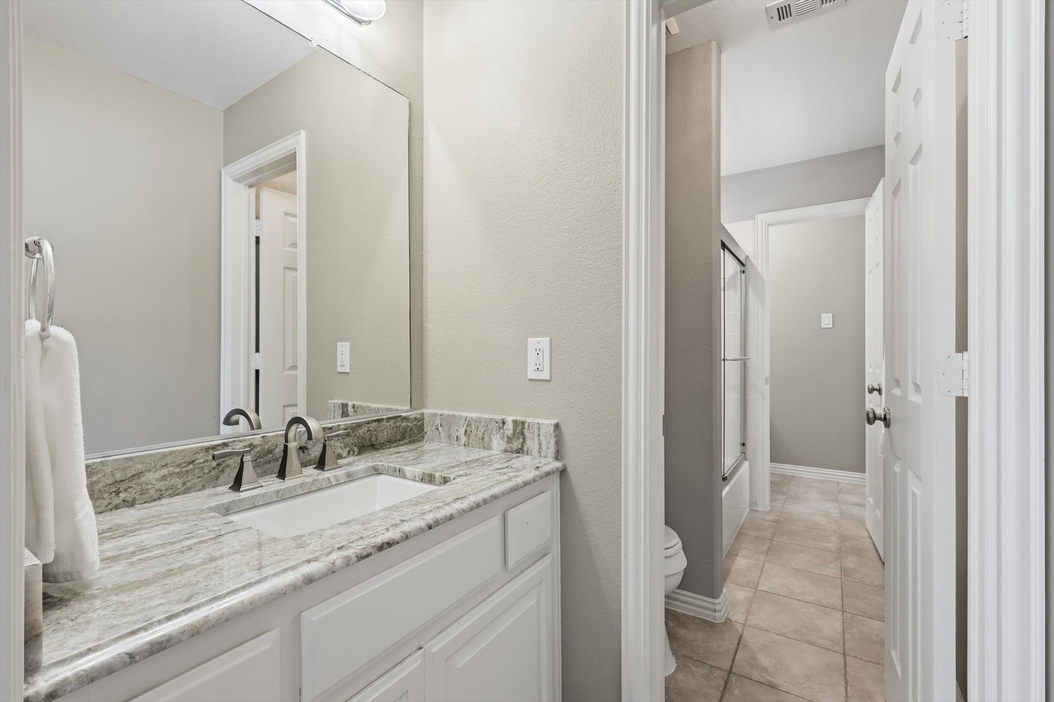 8980 Crockett Drive Lantana TX 76226