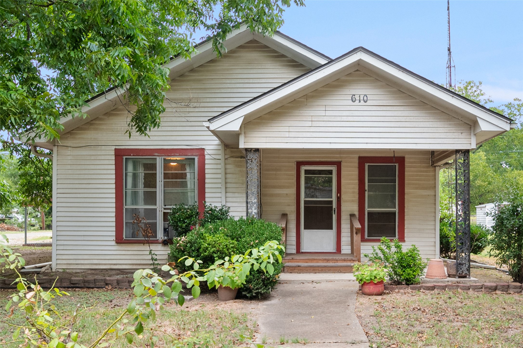 610 SW 3rd Street Kerens TX 75144