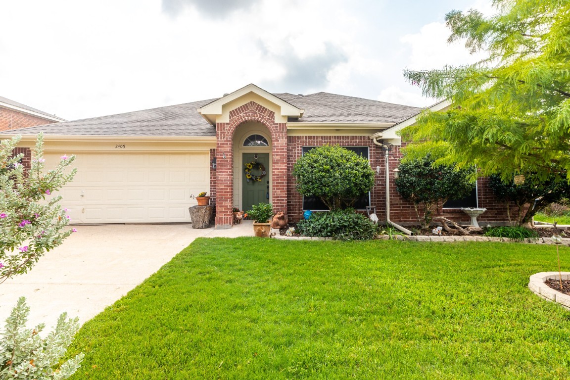 2405 Castle Pines Drive Burleson TX 76028