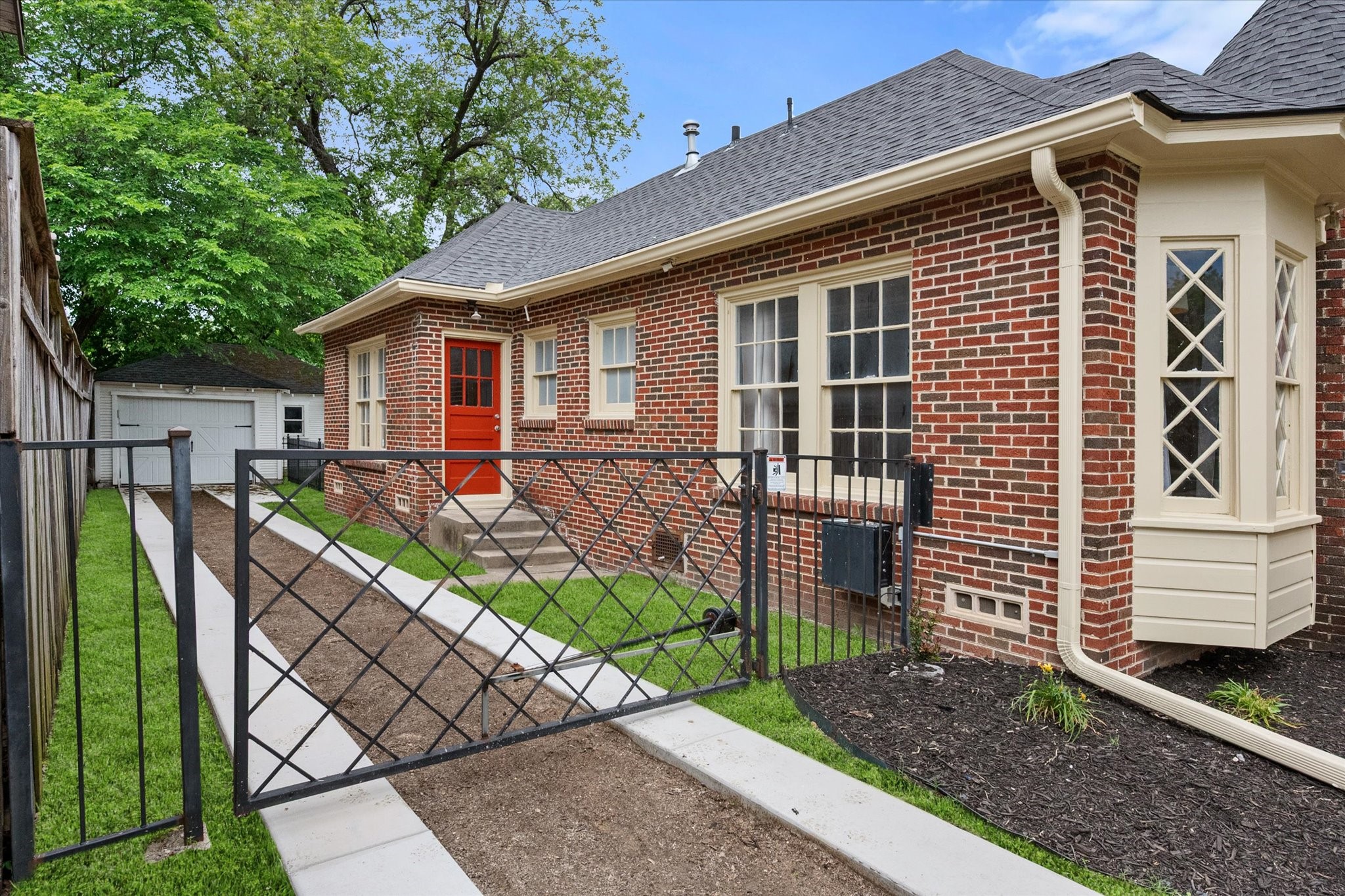 2220 5th Avenue Fort Worth TX 76110