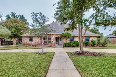 808 Shady Creek Drive Kennedale TX 76060