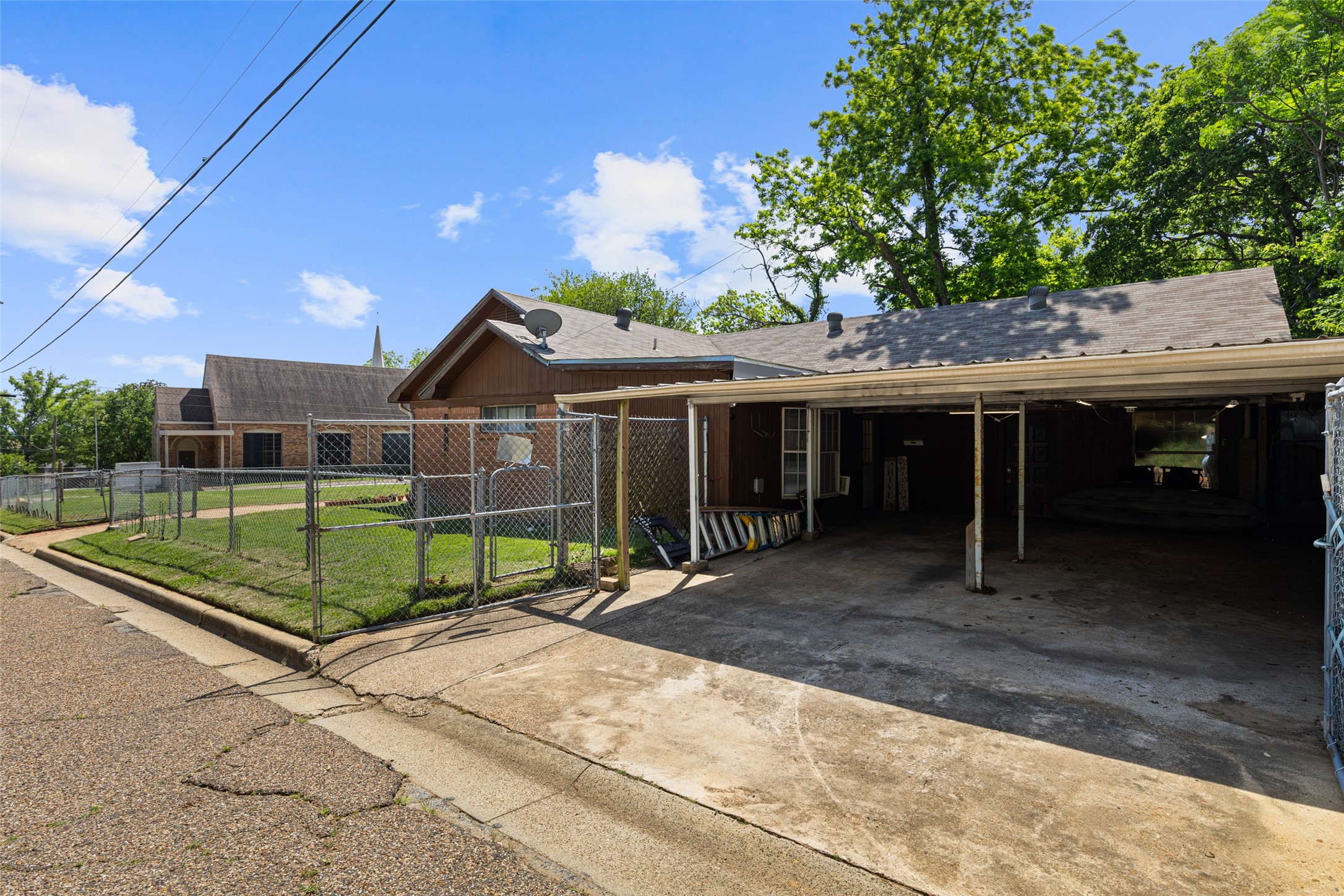500 W Marshall Avenue Gladewater TX 75647
