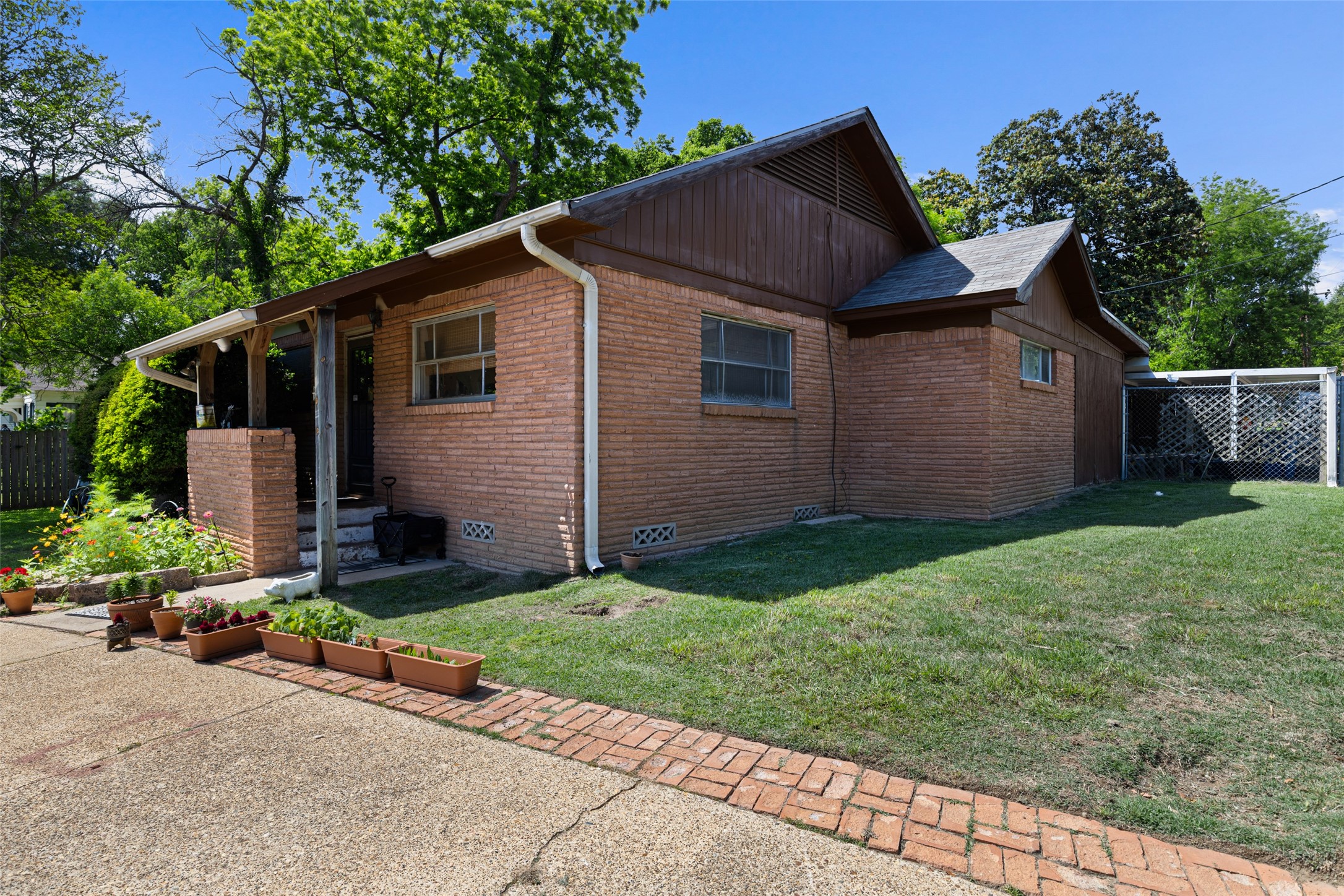 500 W Marshall Avenue Gladewater TX 75647