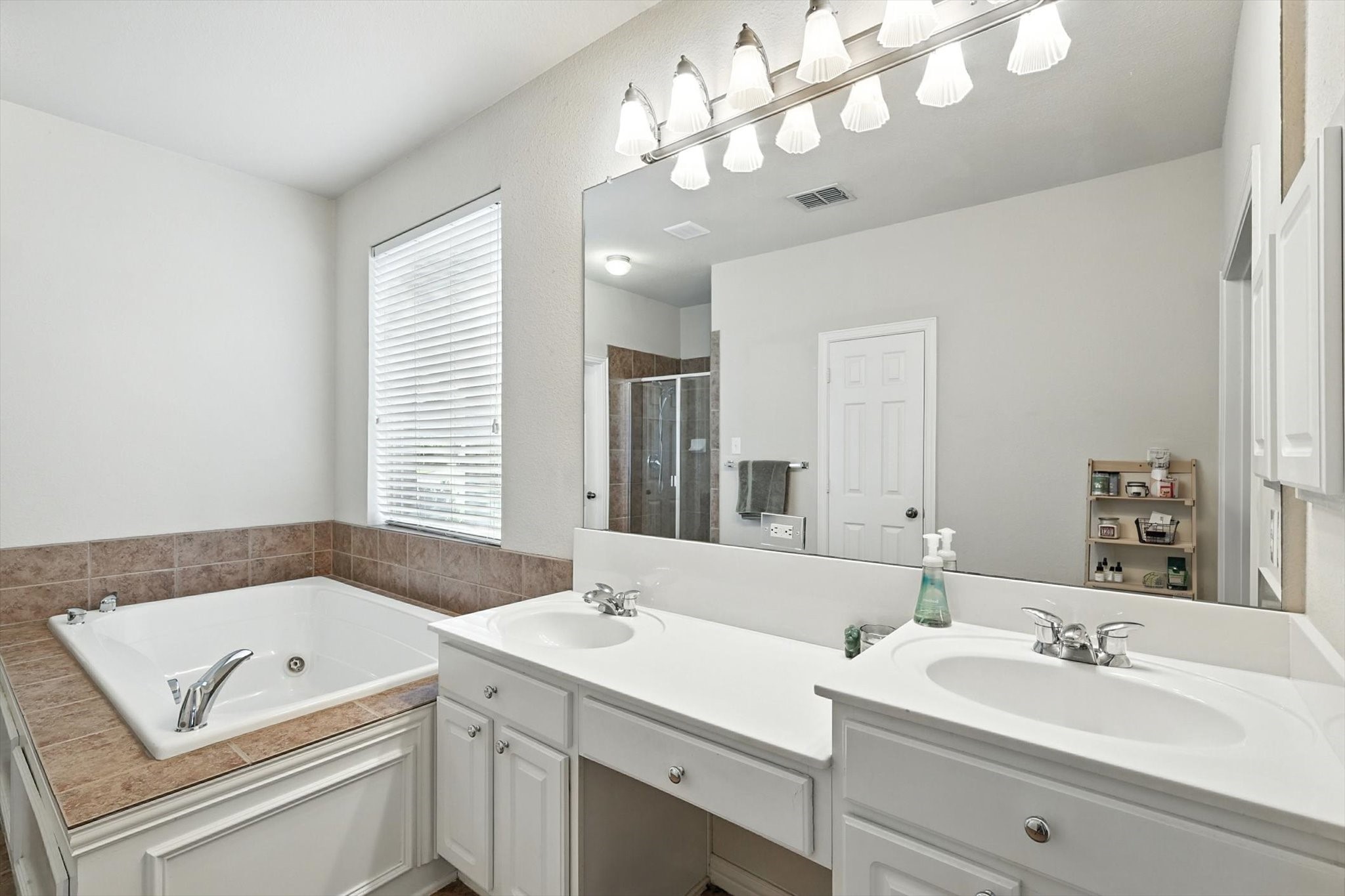 6828 Shoreway Drive Grand Prairie TX 75054