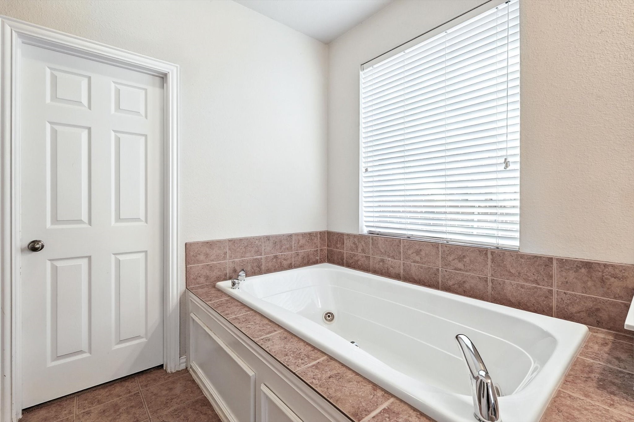 6828 Shoreway Drive Grand Prairie TX 75054
