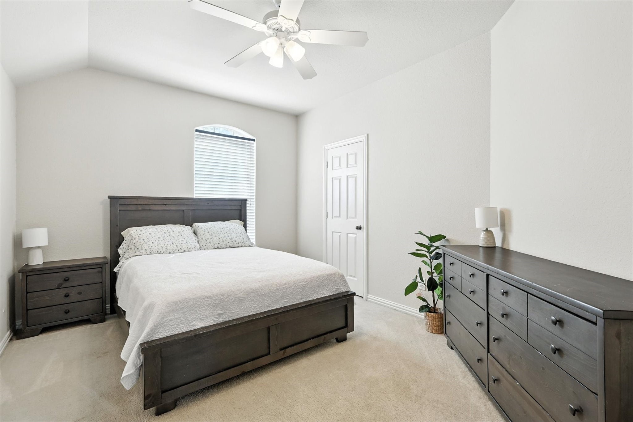 6828 Shoreway Drive Grand Prairie TX 75054