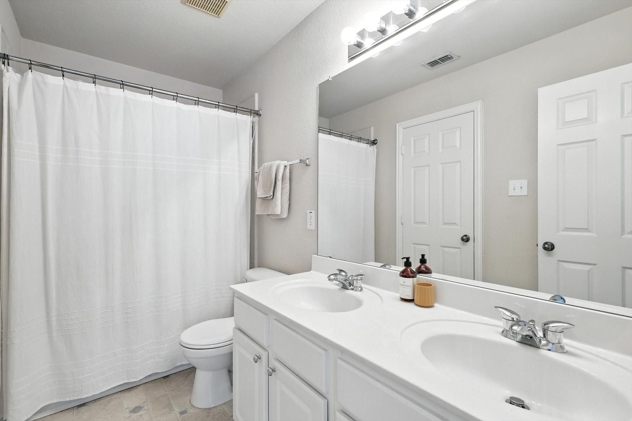 6828 Shoreway Drive Grand Prairie TX 75054