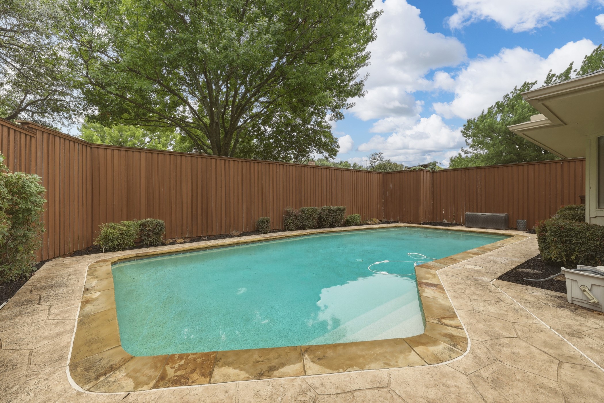 9510 Hill View Drive Dallas TX 75231