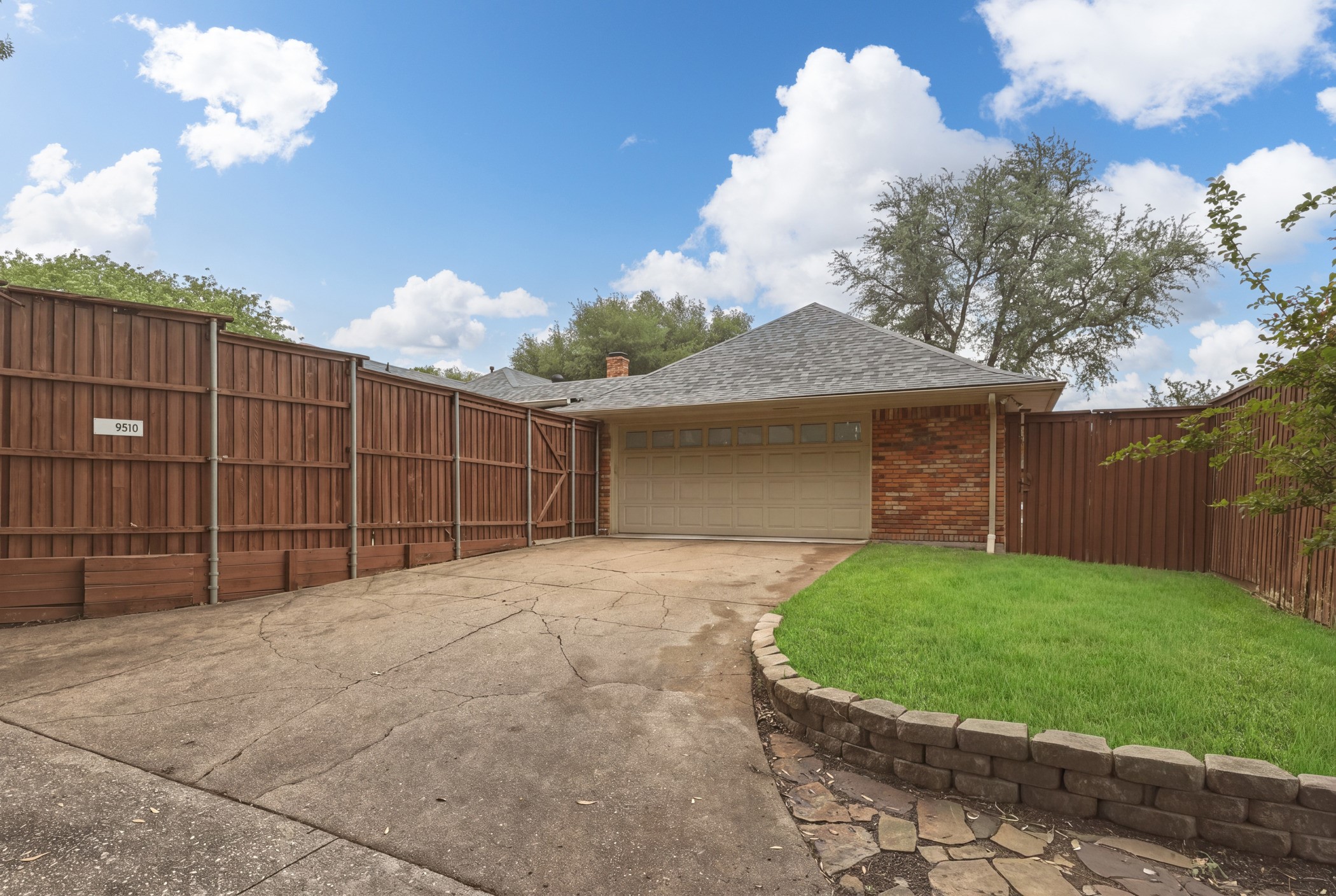 9510 Hill View Drive Dallas TX 75231