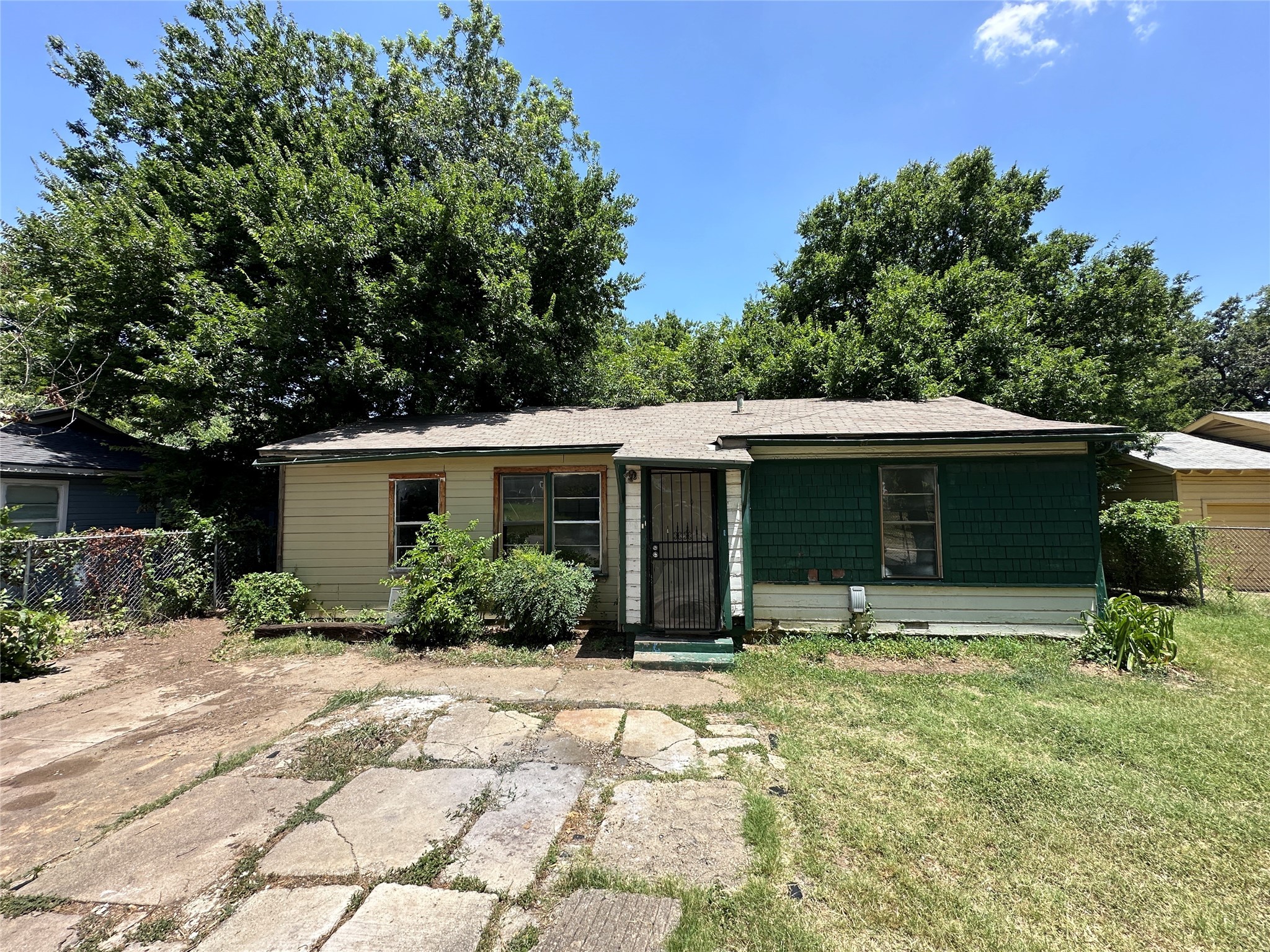 2301 Garrison Avenue Fort Worth TX 76105