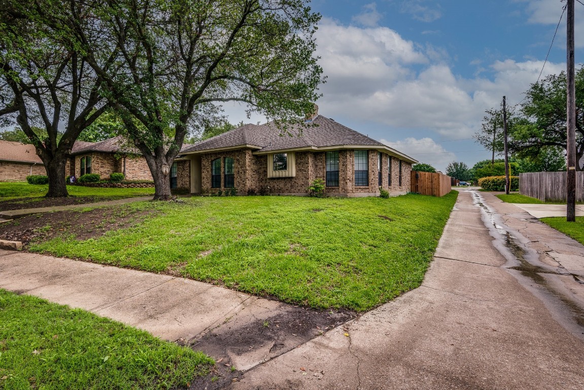1005 Casa Linda Street Ennis TX 75119