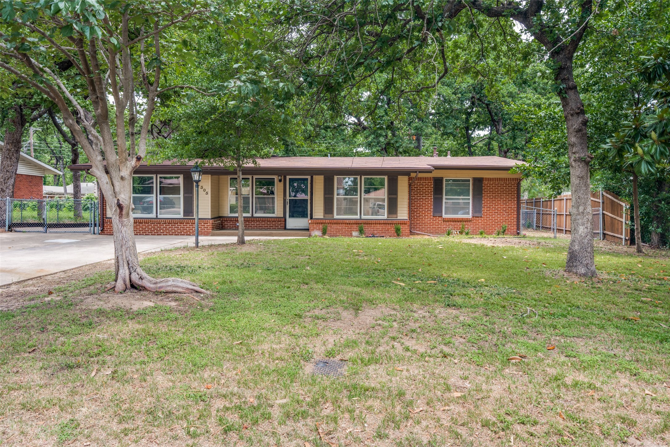 1305 W Lavender Lane Arlington TX 76013