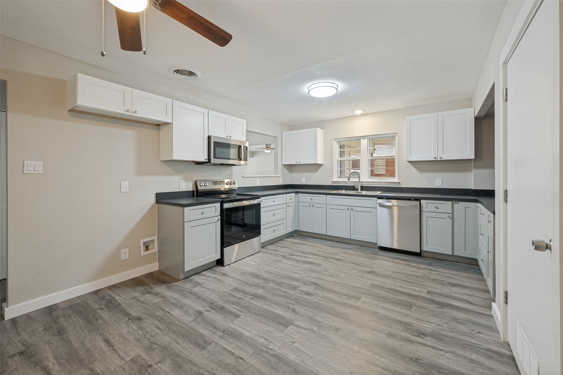 1305 W Lavender Lane Arlington TX 76013