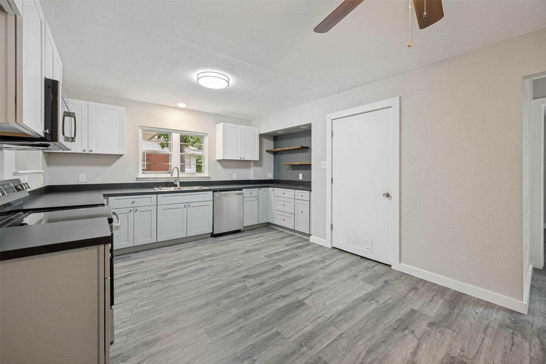 1305 W Lavender Lane Arlington TX 76013