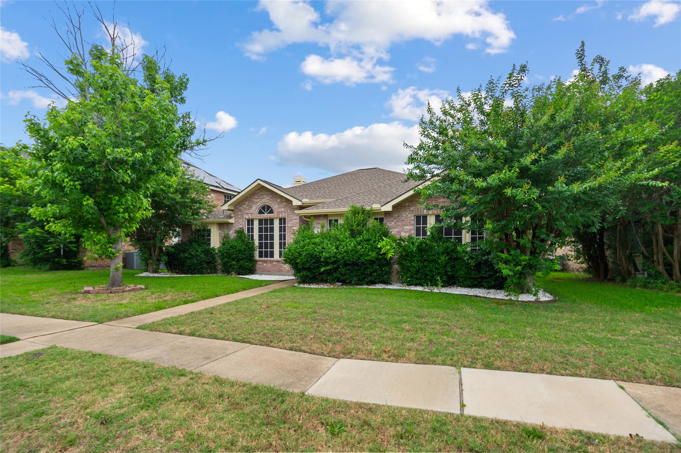 2726 Crosslands Drive Garland TX 75040