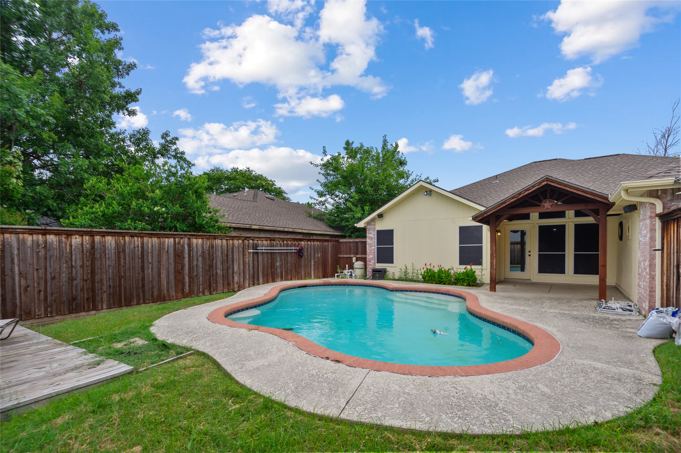 2726 Crosslands Drive Garland TX 75040