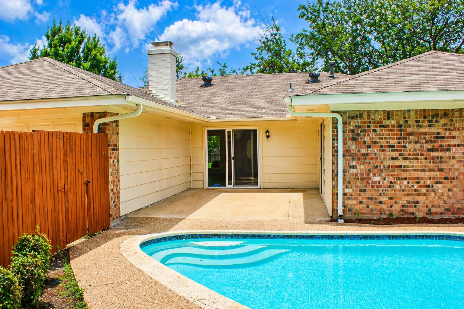4917 Willowhaven Circle Garland TX 75043
