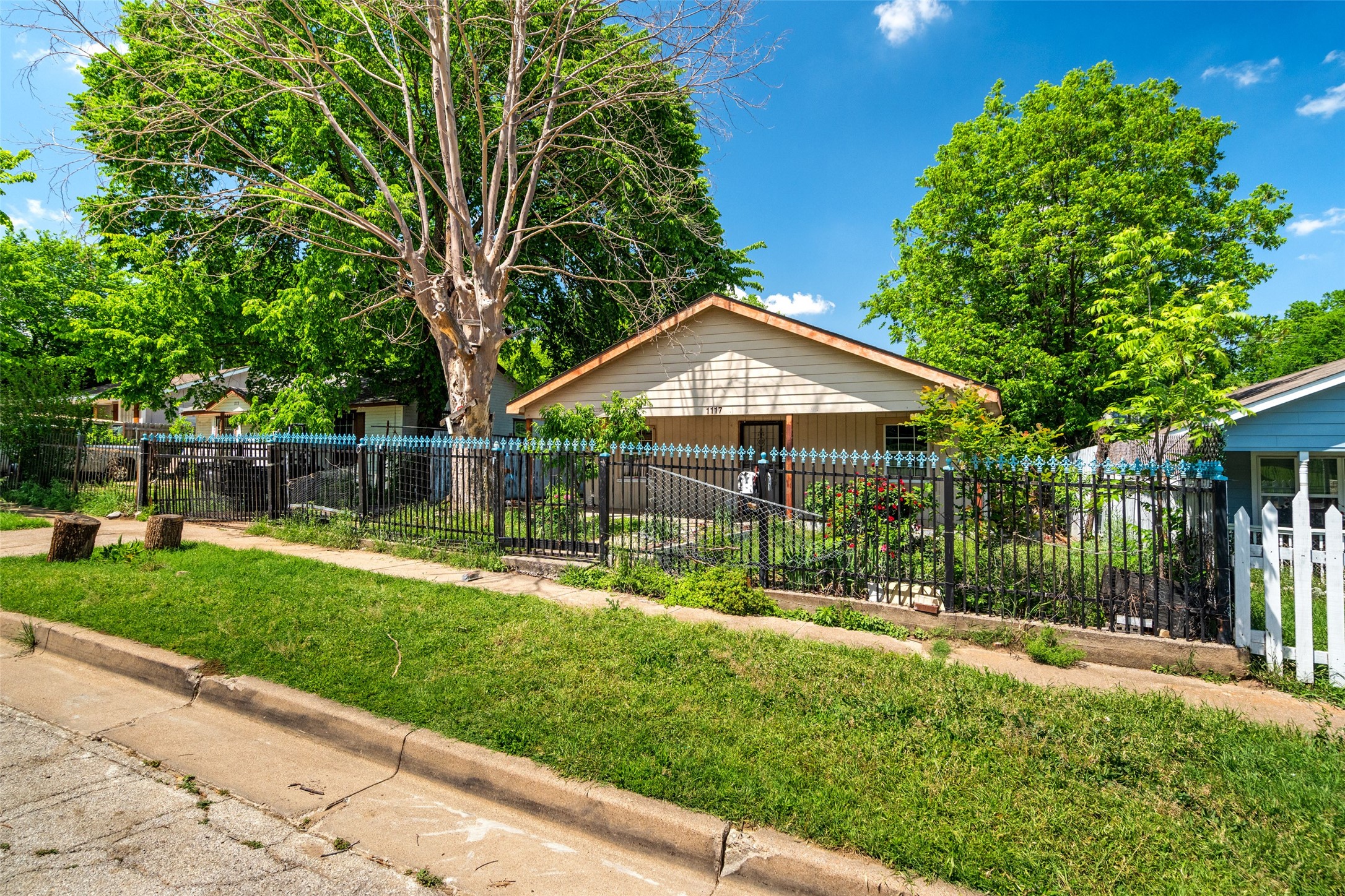 1117 E Harvey Avenue Fort Worth TX 76104