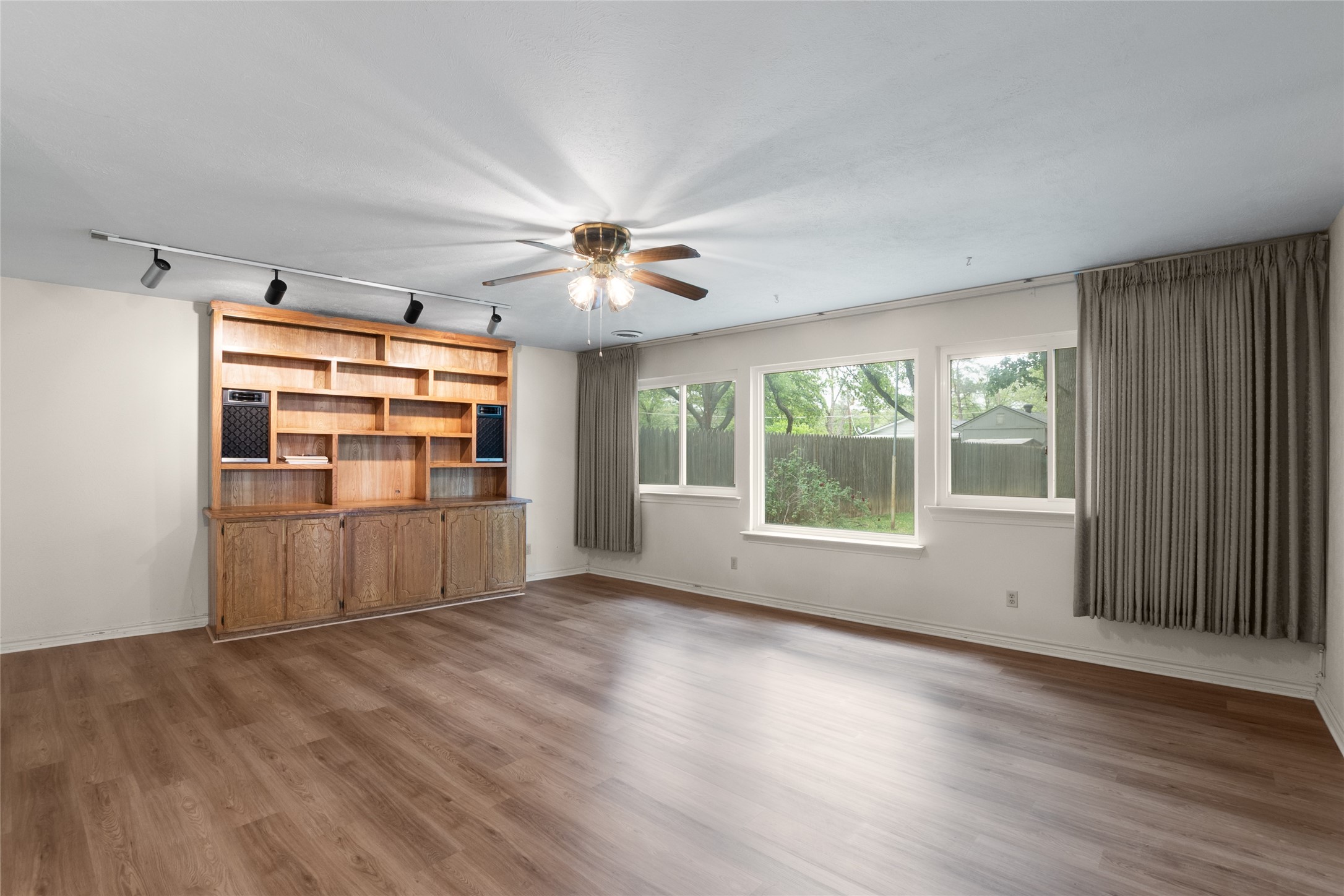 1905 Easy Street Arlington TX 76013