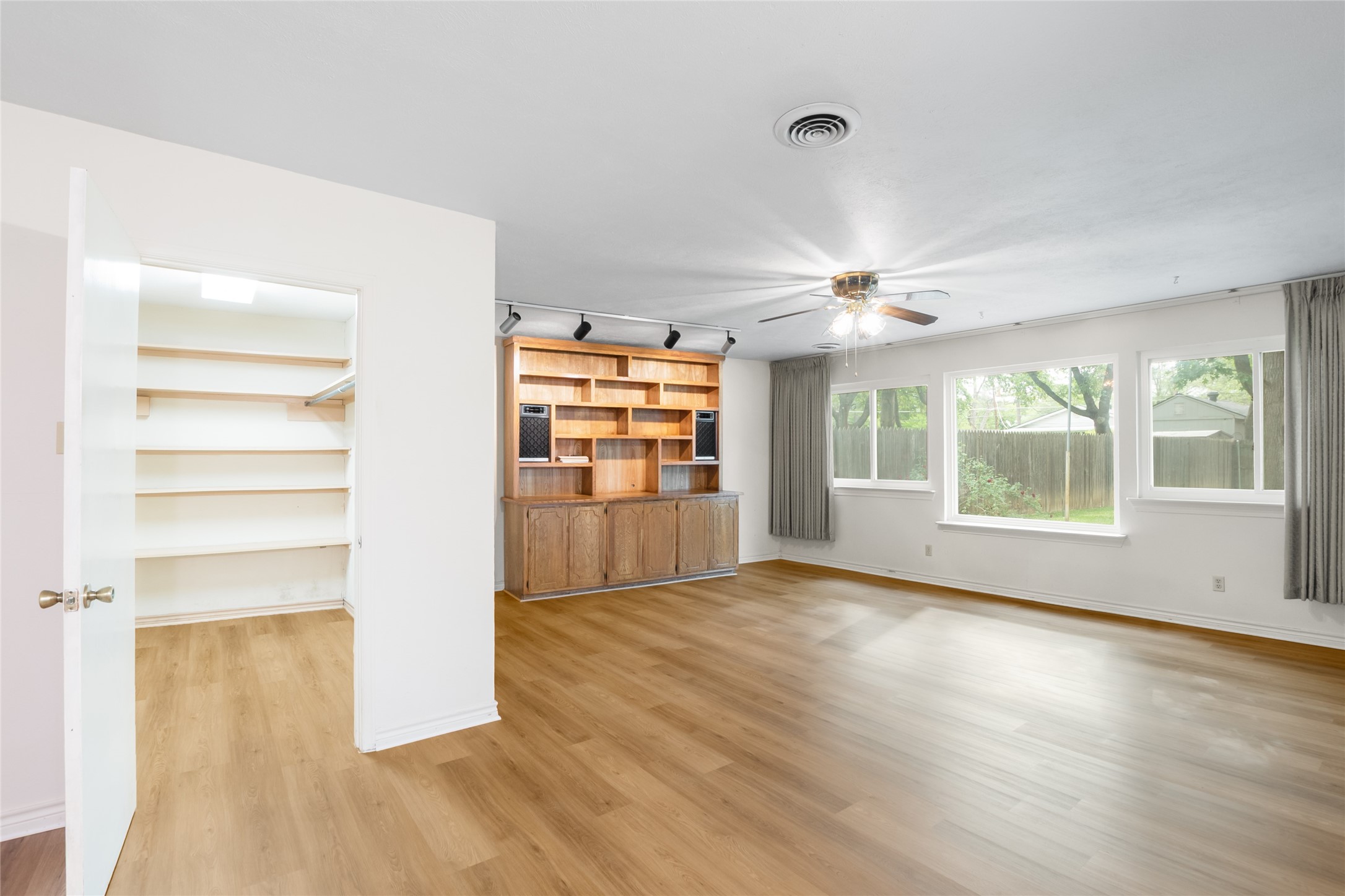 1905 Easy Street Arlington TX 76013