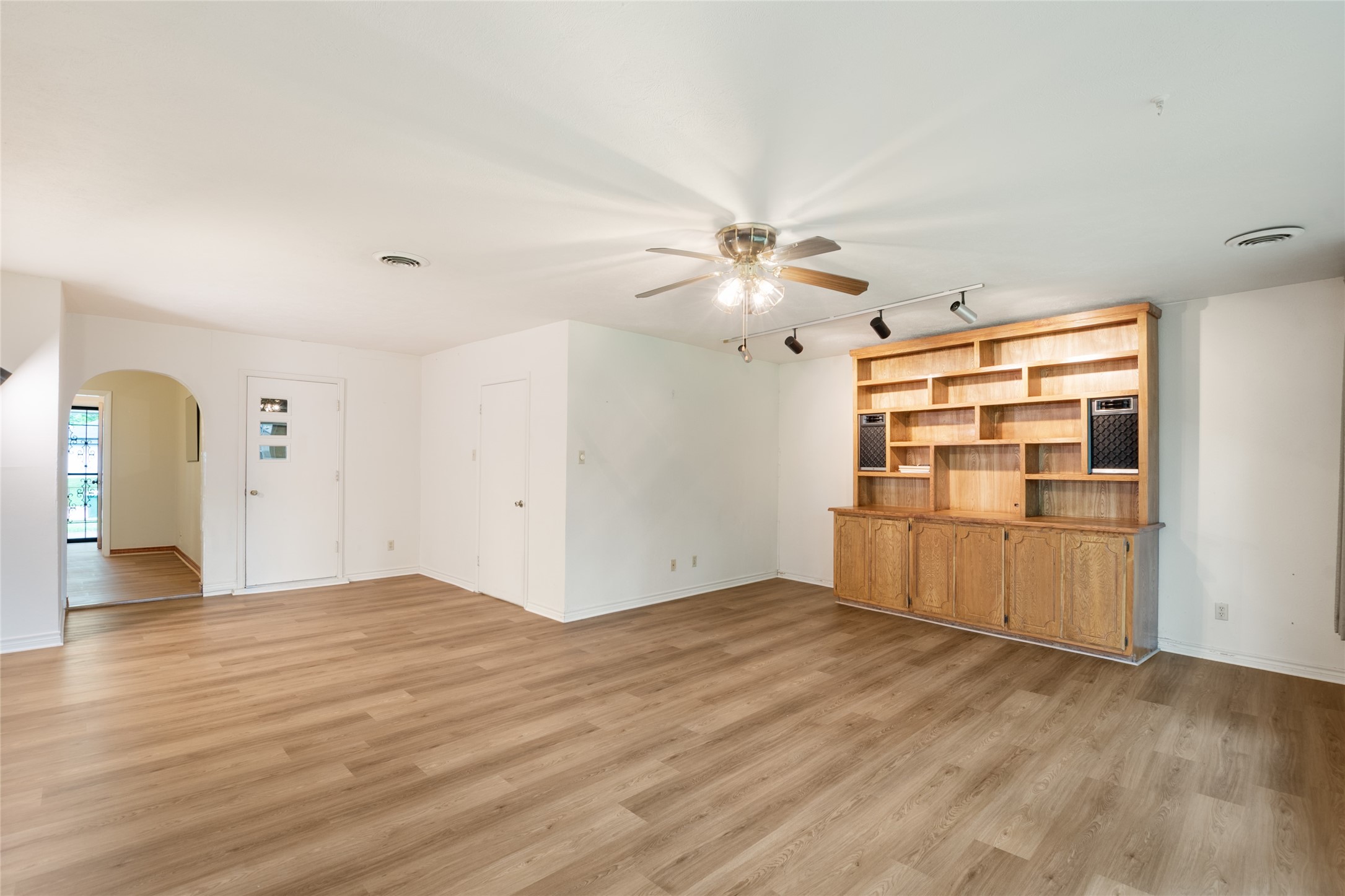 1905 Easy Street Arlington TX 76013