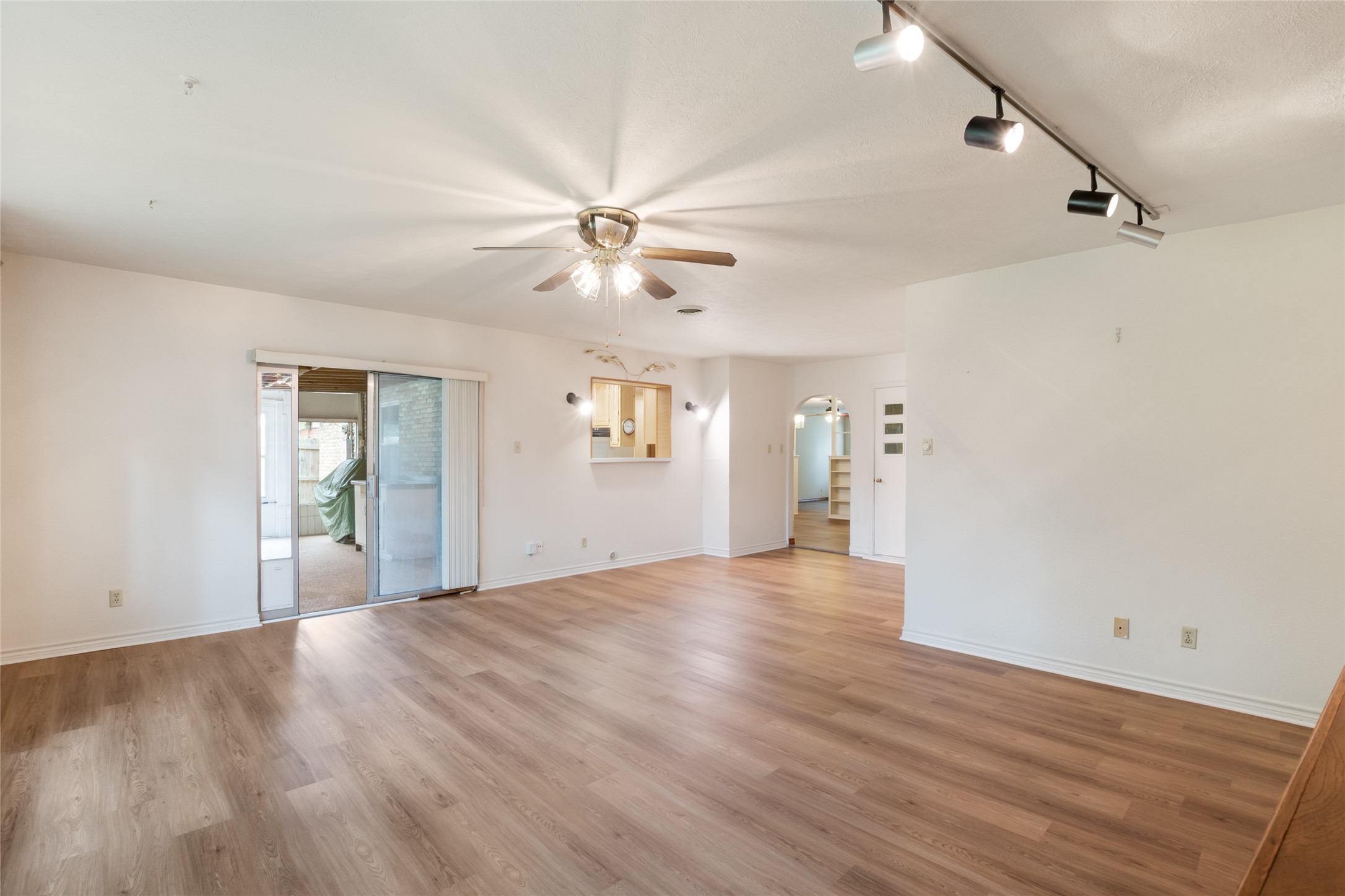 1905 Easy Street Arlington TX 76013