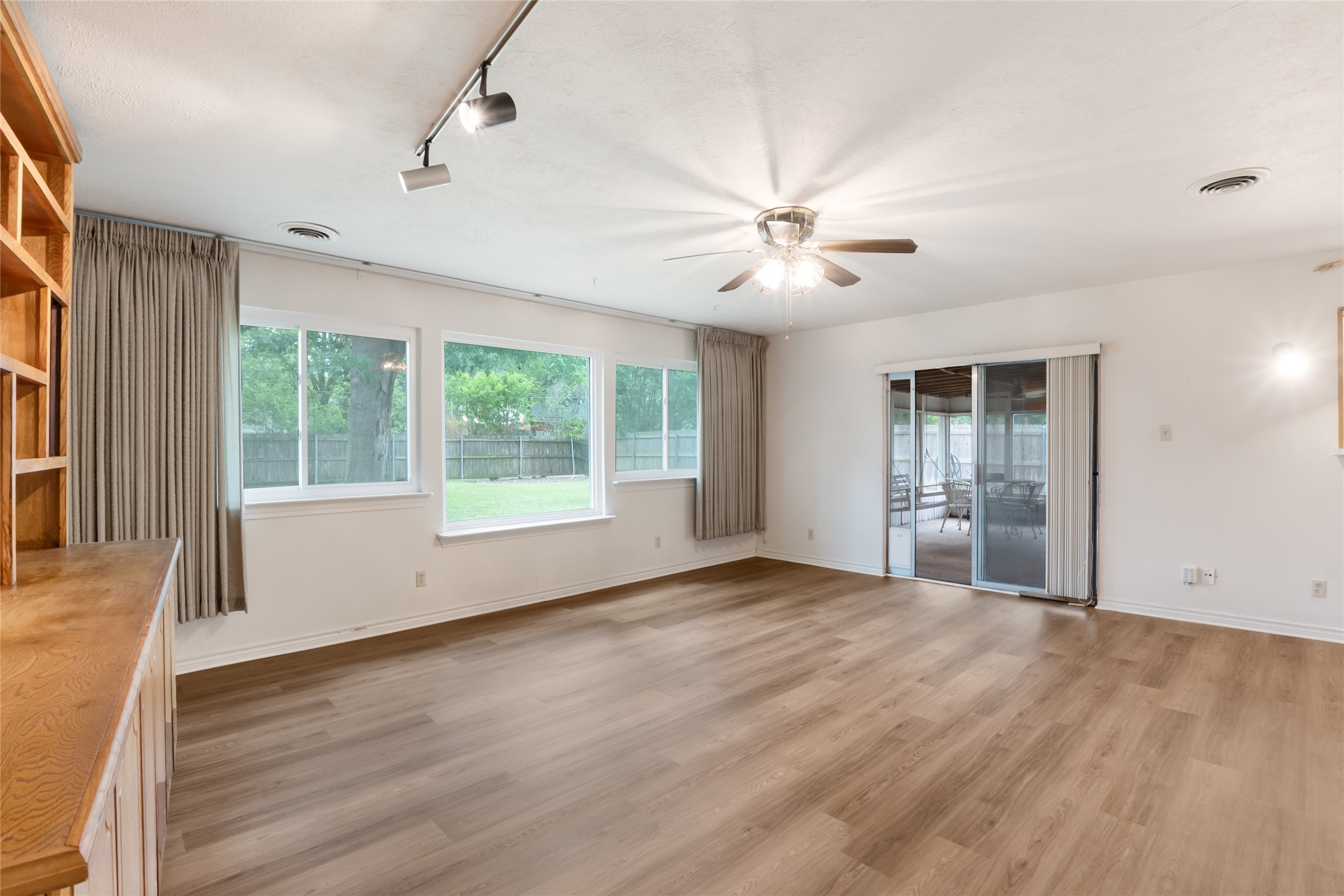 1905 Easy Street Arlington TX 76013
