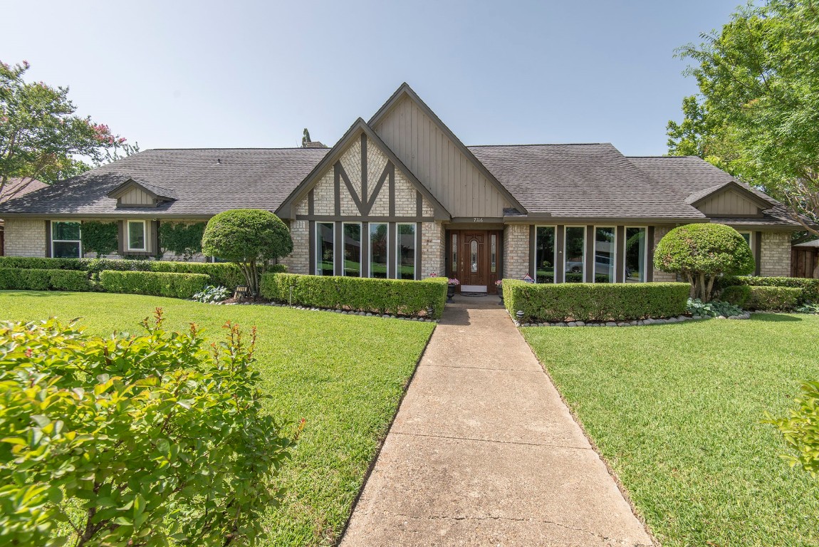 7116 Roundrock Road Dallas TX 75248