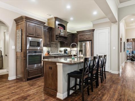 2115 N Hill Drive Irving TX 75038