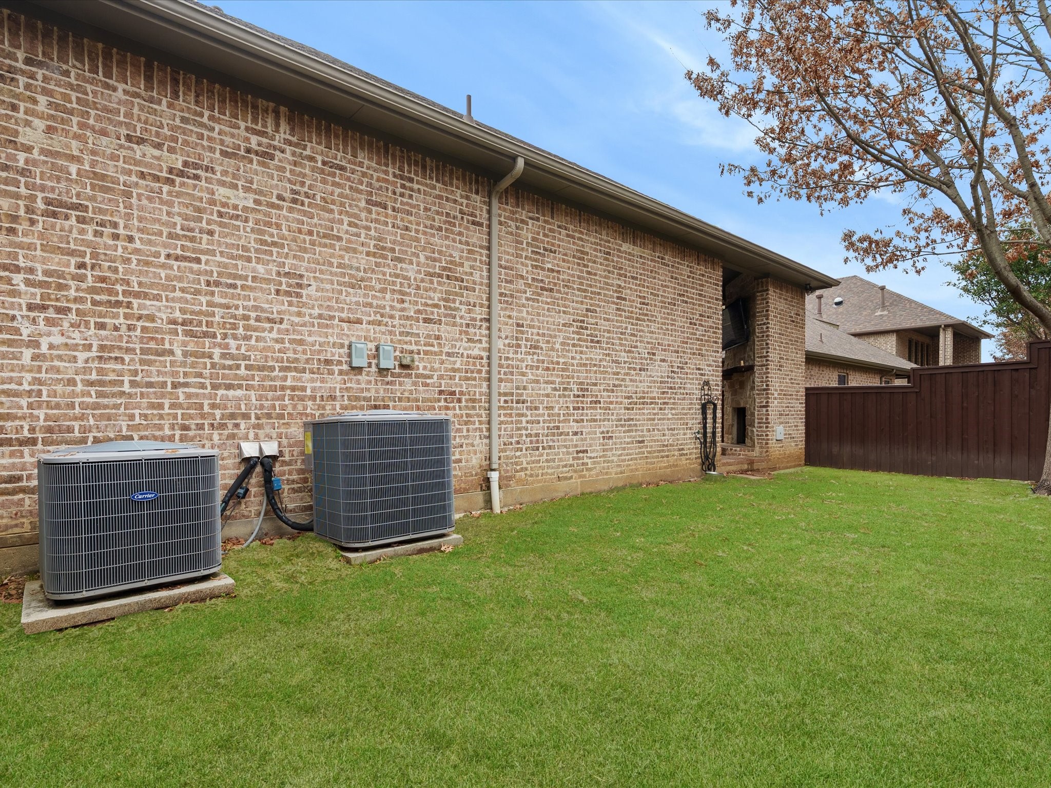 2115 N Hill Drive Irving TX 75038