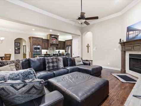 2115 N Hill Drive Irving TX 75038