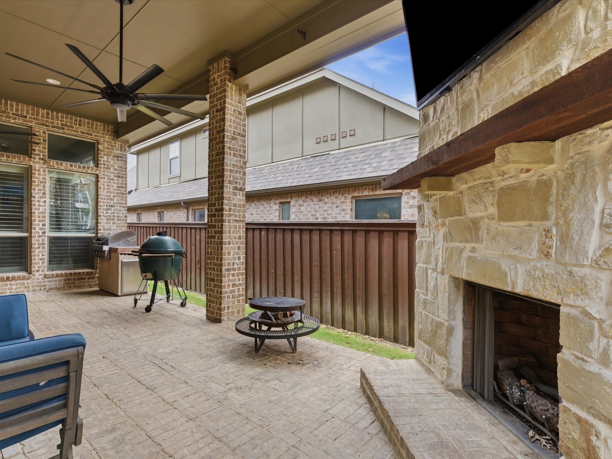 2115 N Hill Drive Irving TX 75038