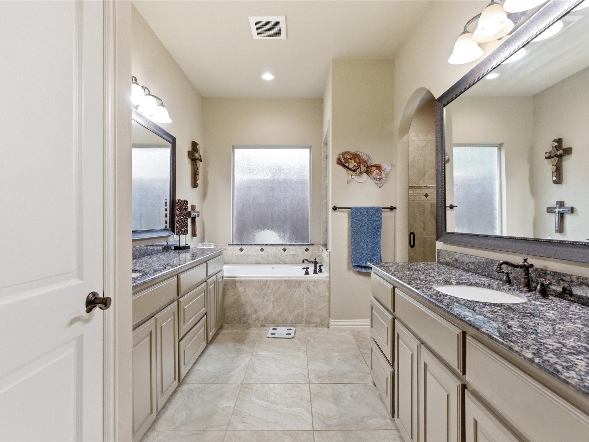2115 N Hill Drive Irving TX 75038