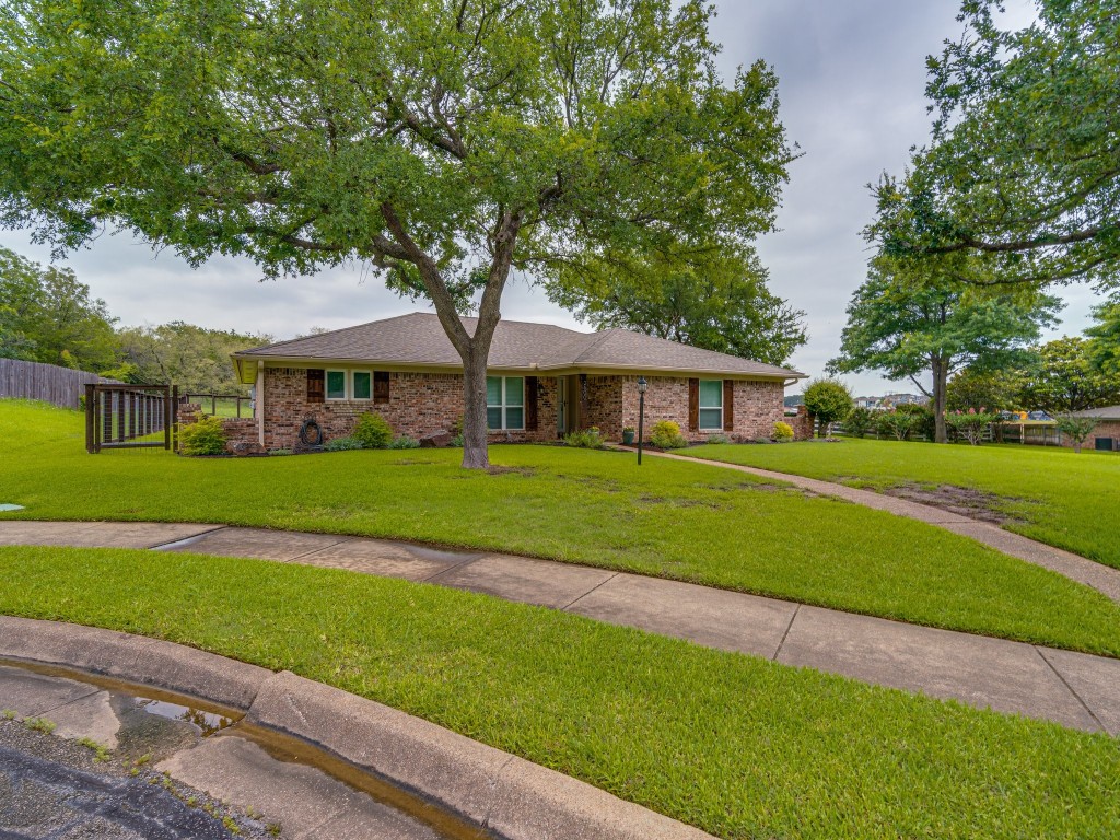 2600 Lakeview Court Bedford TX 76021