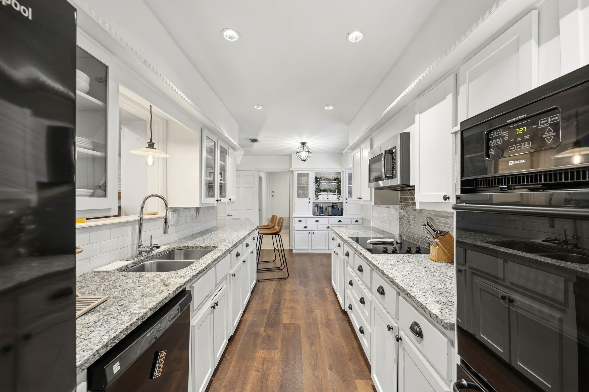 3732 Kiest Knoll Drive Dallas TX 75233