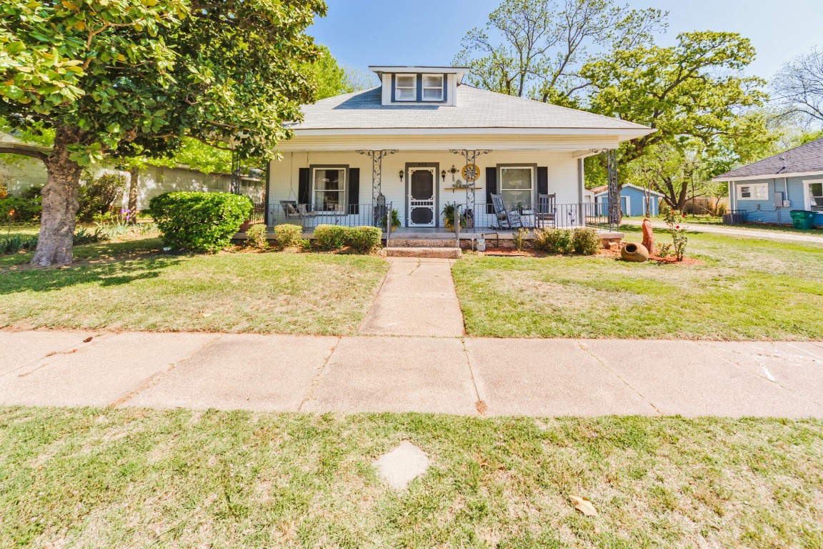 403 E Tarrant Street Bowie TX 76230