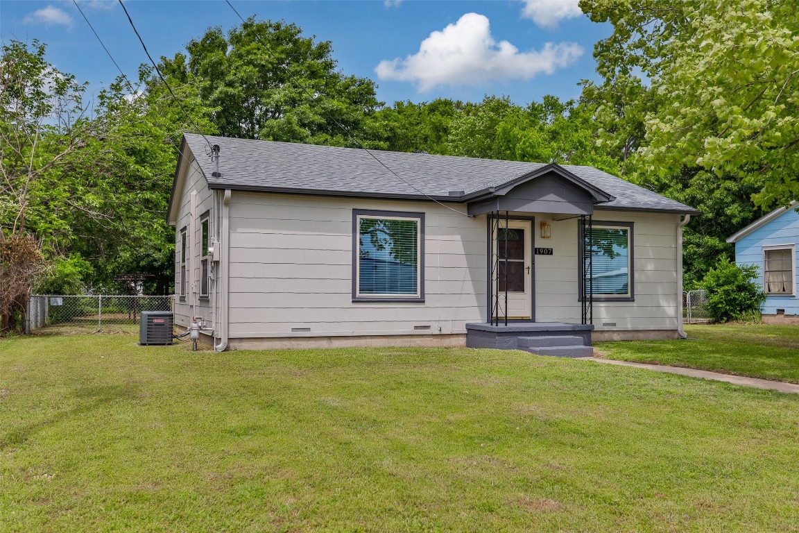 1907 N Weaver Street Gainesville TX 76240
