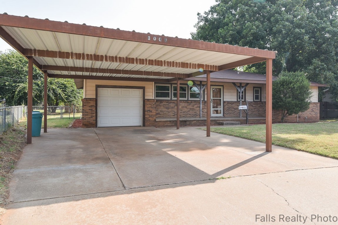 1009 Shady Lane Burkburnett TX 76354