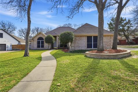 1312 Crows Nest Court Azle TX 76020