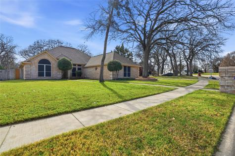 1312 Crows Nest Court Azle TX 76020