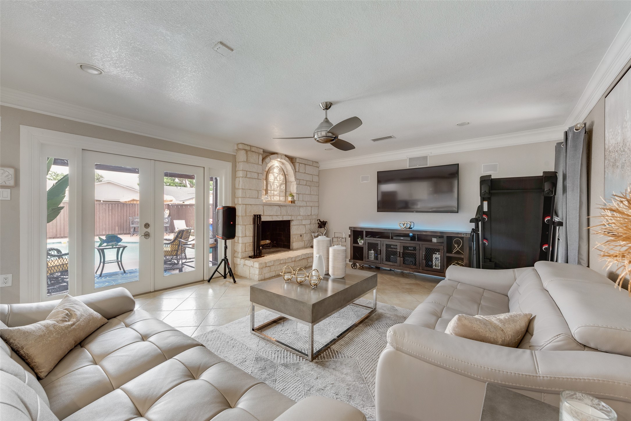 1911 White Rose Lane Carrollton TX 75007