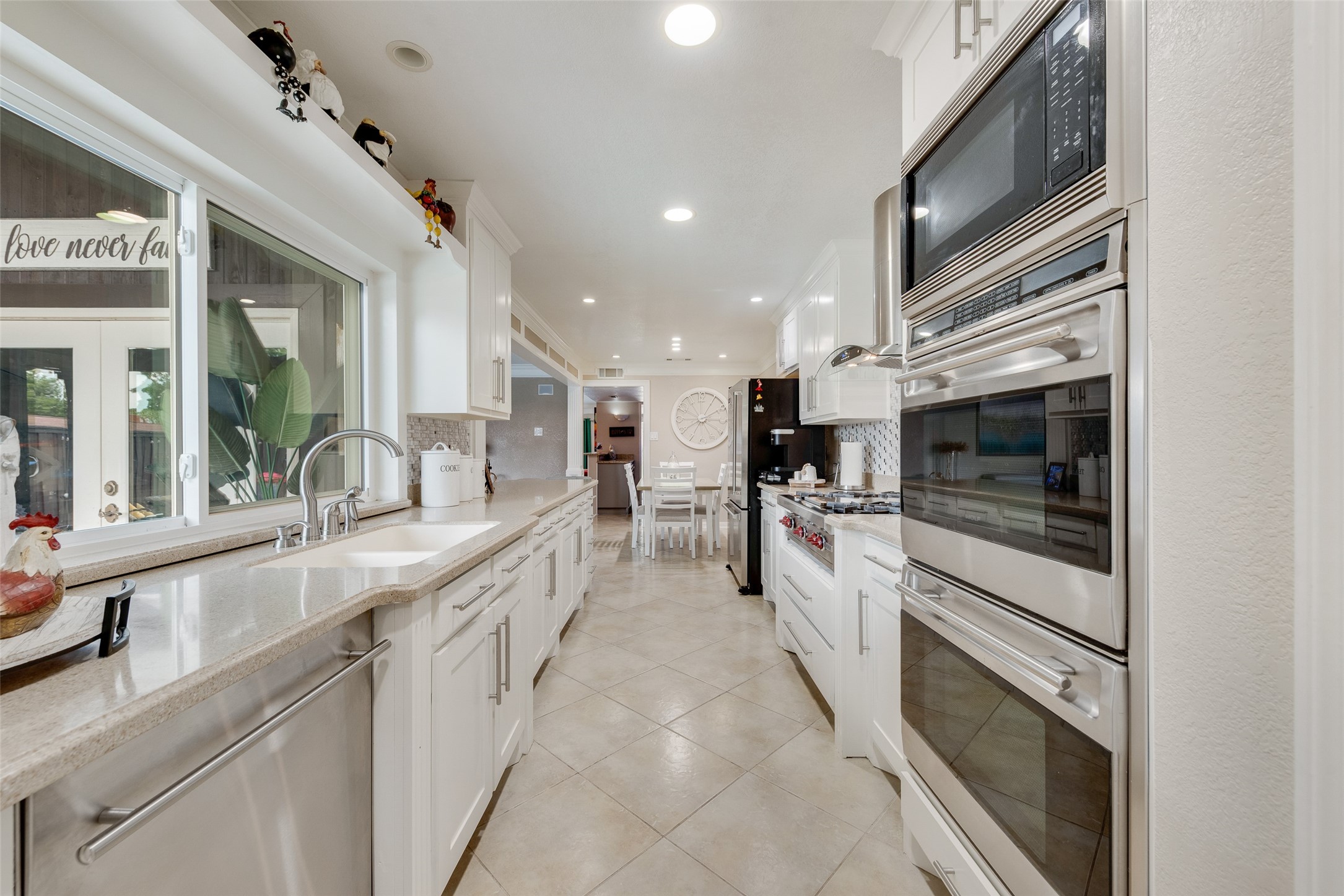 1911 White Rose Lane Carrollton TX 75007