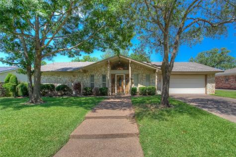 3804 Sunnydale Drive Benbrook TX 76116