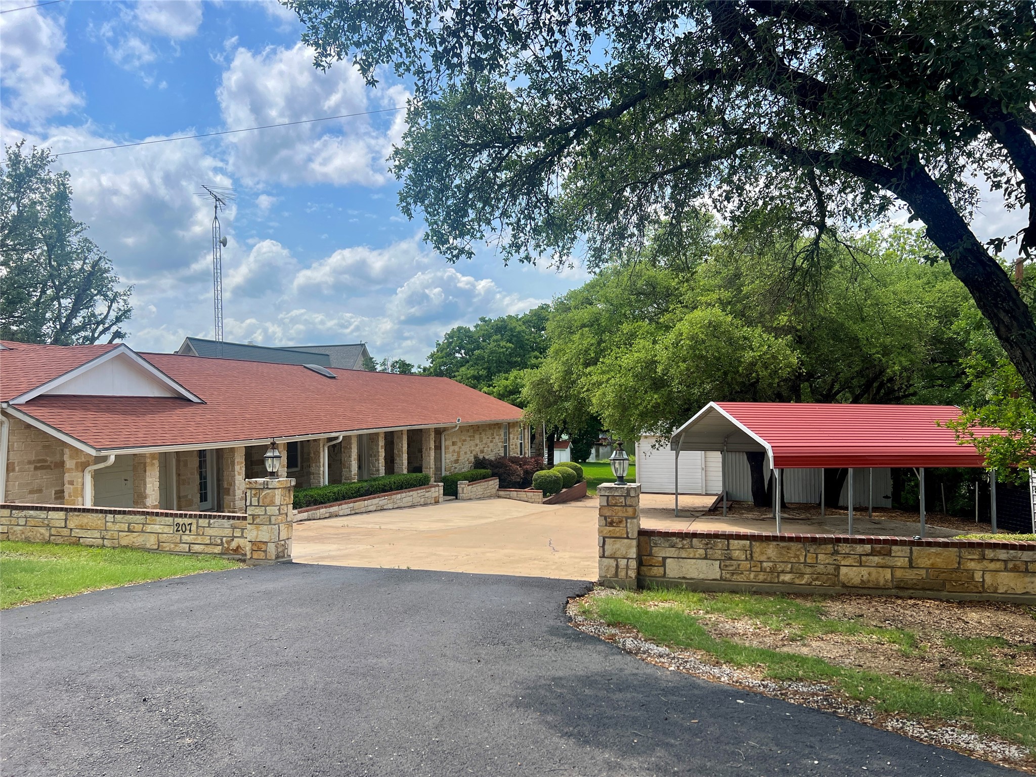 207 County Road 564 Eastland TX 76448